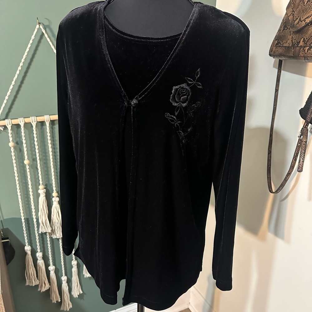 Alfred Dunner Vintage Black Velvet Blouse with Floral Detail Size 8P